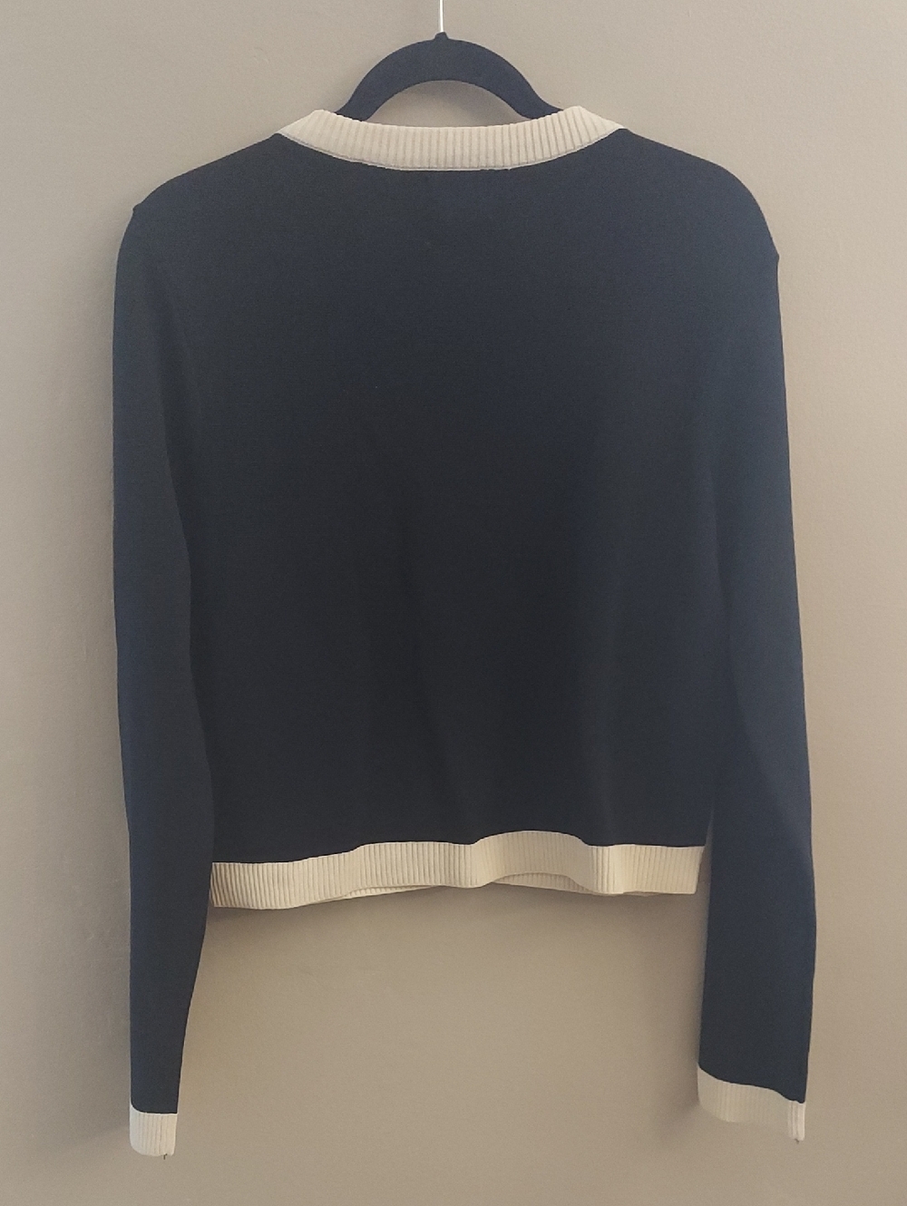 H&M Black and Cream Fine Knit Long Sleeve Crop Sweater With Gold Buttons New L - Picture 10 of 10